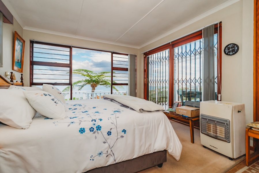 5 Bedroom Property for Sale in Herolds Bay Western Cape